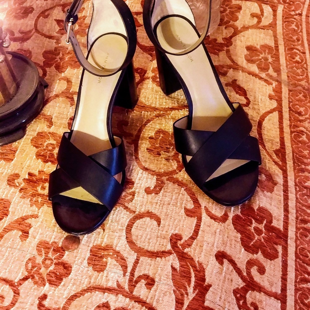 8M Ann Taylor black heels